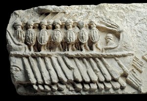 Bireme met gewapende soldaten (laag reliëf) door Roman Roman