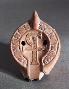 Versierde lamp met Chi-Rho, terracotta