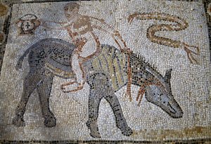 Desultor die achterstevoren op een ezel rijdt en een kantharos vasthoudt, mozaïek in het Huis van Desultor in de Romeinse stad Volubilis (UNESCO Werelderfgoedlijst)