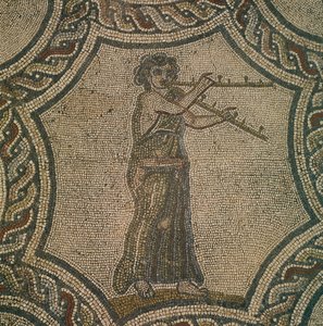 Mozaïek van vrouwelijke fluitiste uit Huis van Dionysus, Volubilis, Marokko, Romeinse beschaving door Roman Roman