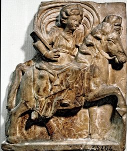 Romeinse kunst: de godin Epona, godheid van Gallische oorsprong, beschermheilige van ruiters en reizigers. Kalkstenen stèle gevonden in Gannat (Allier), Auvergne. Saint Germain en Laye. Museum van Nationale Oudheden