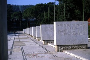 Rome, Foro italico. De laan van glorie. Elke steen draagt een inscriptie die een overwinning herinnert