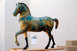 Standbeeld van een van de vier triomfantelijke quadriga-paarden van San Marco (brons)