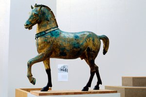 Standbeeld van een van de vier triomfantelijke quadriga-paarden van San Marco (brons)
