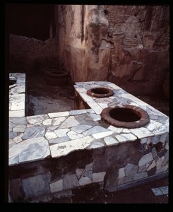 Thermopolium marmeren toonbank, 5e eeuw v.Chr. - 1e eeuw n.Chr.