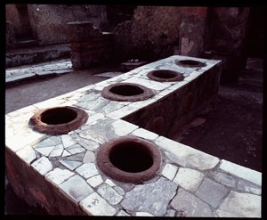 Thermopolium marmeren toonbank, 5e eeuw v.Chr. - 1e eeuw n.Chr.