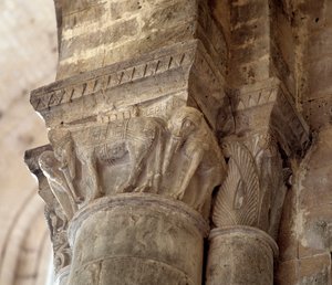 Olifanten (gekerfd kapiteel van het schip) door Romanesque