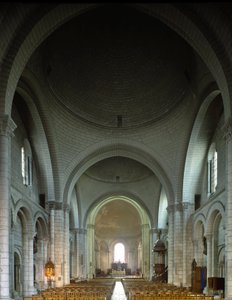 Interieur van de Kathedraal Saint Pierre door Romanesque