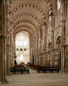 Vézelay Abdij (89), het schip van de Basiliek van Santa Maria Magdalena. 12e eeuw.