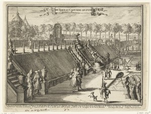 Gezicht (van opzij) op een terraswaterval in het park van Paleis Het Loo