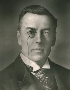 De Zeer Eerwaarde Joseph Chamberlain, ca. 1907 door Russell and Sons