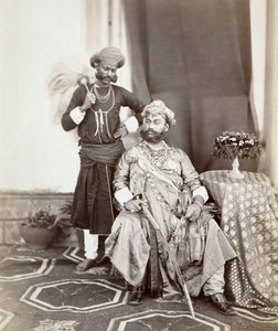 Zijne Hoogheid Maharaja Tukoji Rao (1844-86) II van Indore en bediende, 1877 door S. and Shepherd, C. Bourne
