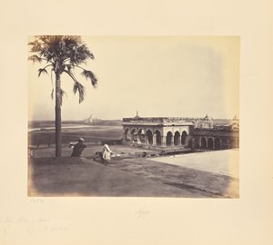 Agra; het fort en paleis van Akbar met de Taj in de verte, een ander gezicht door Samuel Bourne