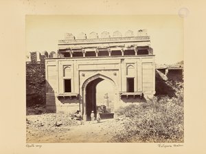 Futtypore Sikri; de olifantentoren, gezien door de olifantenpoort