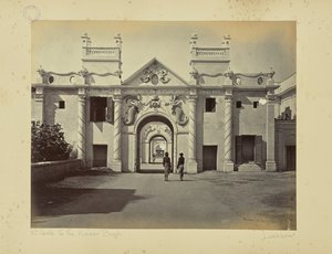 Lucknow; de Zeemeerminpoort, Kaiser Bagh door Samuel Bourne