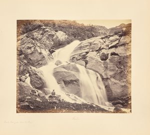 Kleine waterval boven Prini, Kulu door Samuel Bourne