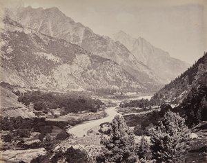 De hoge Himalaya. Gezicht op de Buspa-vallei vanuit Sangla door Samuel Bourne