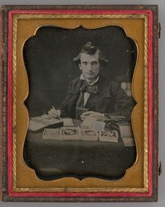 Ongenoemd Portret van Zittende Man met een Daguerreotype en Penseel, 1865 door Samuel J. Miller