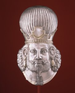 Hoofd van een koning, ca. 4e eeuw (zilver, kwikvergulding) door Sasanian School
