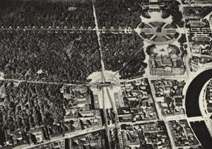 Berlijn: Brandenburger Tor gezien vanuit een vliegtuig (zwart-wit foto)