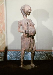 Beeld van een zwangere vrouw (hout)