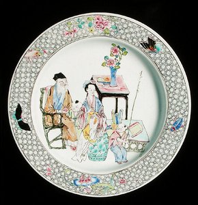 Een famille rose eierschaal schotel, c.1730 door School Chinese