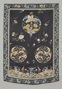 Wandkleed, ca. 1750-1800 (Zijde met borduurwerk (satijnsteek), natuurlijke en synthetische kleurstoffen) door School Chinese