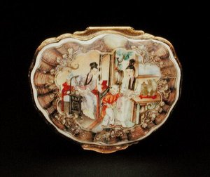 Deksel van snuifdoos in de vorm van een schelp, Qianlong periode (1736-95) ca. 1760 door School Chinese