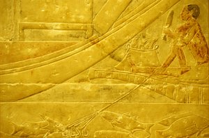 Oude Egypte, muurgravure, Mastaba/Tombe van Idout, Saqqara, 2323-2150 v.Chr., een visser die vis schubt en een vierpuntige speer vasthoudt door School Egyptian