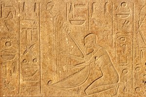 Harpist met het hoofd van Hatsjepsoet bovenaan de harp, Karnak Tempel, Luxor door School Egyptian