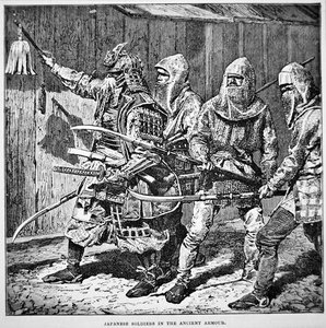 Samurai van Oud-Japan die gewone soldaten in maliënkolder leidt, gewapend met stootwapens