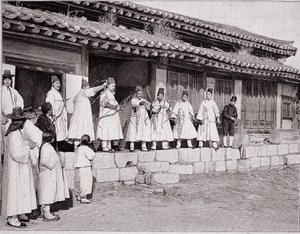 Boogschutters in het oude paleis van Seoul, Korea, eind 19e eeuw