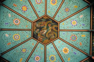 Het plafond van de tempel van Naksansa in Korea met een draak. door School Korean