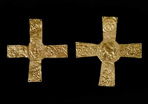 Archeologie van de Middeleeuwen. Barbaarse kunst van Lombardije: borstbeelden in gouden bladeren. Lombardische kunst van de 7e eeuw door School Lombard