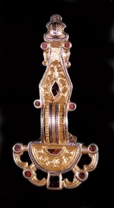 Merovingische fibula. Musée de Saint-Germain en Laye door School Merovingian