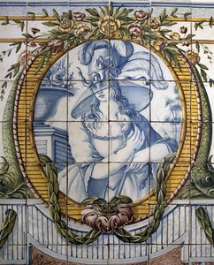 Ornamentaal paneel met een portret van een vrouw, Koninklijke fabriek van Louca, een Rato, faience poychrome door School Portuguese