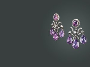 Historisch paar oorhangers, c.1760 (amethist, diamanten, zilver & goud) door School Russian