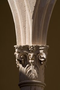Detail van een zuil in het klooster van het Convent van Santo Domingo door School Spanish
