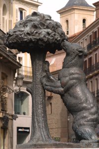 El Oso de Madrono door School Spanish