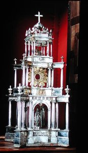 Monstrans met de geconsacreerde Hostie, gebruikt in processies (zilver) door School Spanish