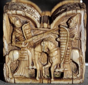 Romaans kunst: schaakstuk dat een gevecht tussen twee ridders voorstelt. Ivoren sculptuur. Uit Spanje door School Spanish