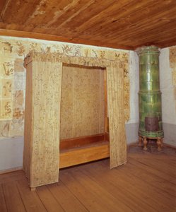 Opvouwbaar bed en keramische kachel in het huis van Carl Linnaeus (1707-78) door School Swedish