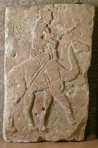 Plaquette met dromedarisrijder, Tell Halaf, Noord-Syrië door School Syrian