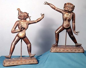 Twee figuren van Dakinis (brons) door School Tibetan