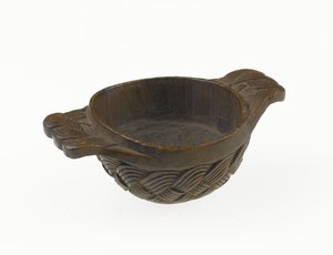 Quaich, tweelug, houten hooglandkom of drinkvat, c.1700 door Scottish School