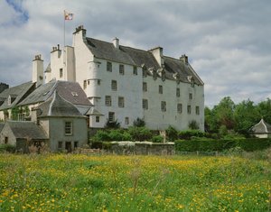 Uitzicht op Traquair House door Scottish School