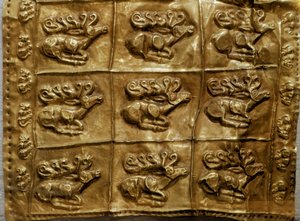 Scythische kunst: gouden kokerdeksel versierd met dieren (herten). Uit Tumulus nr. 4 in Kelermes, Krasnodar Regio, Kuban, Rusland, 7e eeuw v.Chr. door Scythian