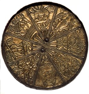 Scythische kunst: zilveren spiegel bedekt met goud uit de grafheuvel nr. 4 van Kelermes, Krasnodar regio in Rusland (650-620), 7e eeuw v.Chr. Sint-Petersburg, Hermitage Museum