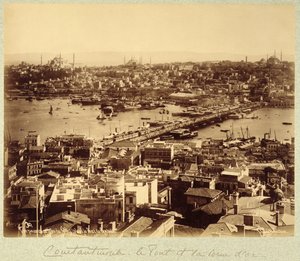 Panorama met uitzicht op Istanbul en de rivier de Bosporus, ca. 1890 door Sebah and Joaillier