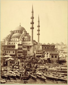 Santa Sophia moskee en vissersboten aan de kust van de Bosporus, Istanbul, ca. 1890 door Sebah and Joaillier